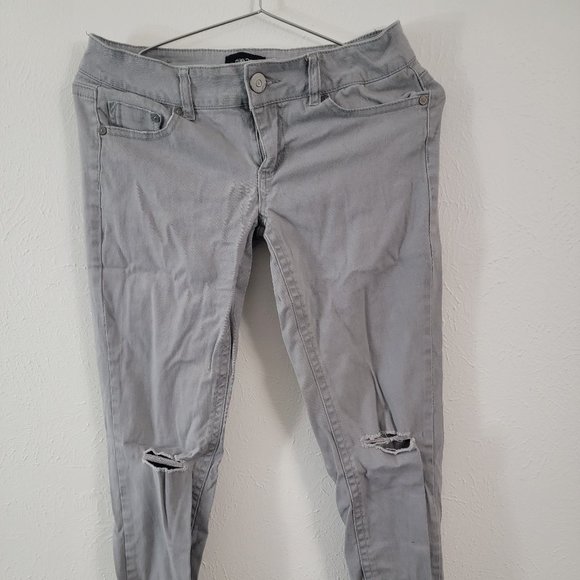 Rue21 Gray Rip Knee Low Rise Skinny Freedom Flex Jeans/Pants - Picture 1 of 5